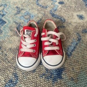 Red converse 5c